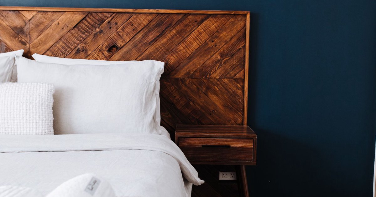 Dunkle Wandfarben im Schlafzimmer – Vor- und Nachteile