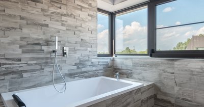 Naturstein im Bad: Schön, aber pflegeintensiv?