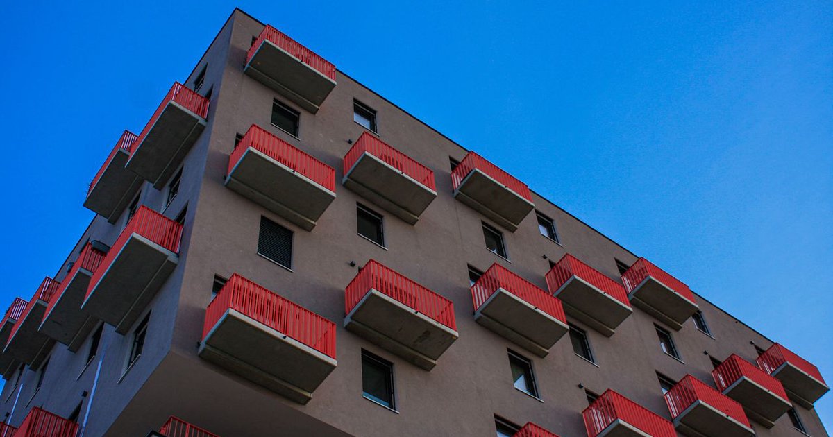 Wie modulare Mehrfamilienhäuser modernes Wohnen und nachhaltiges Bauen auf stilvolle Weise miteinander verbinden